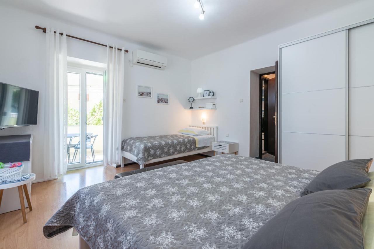 Apartment Luiza With Terrace Baška Exterior foto